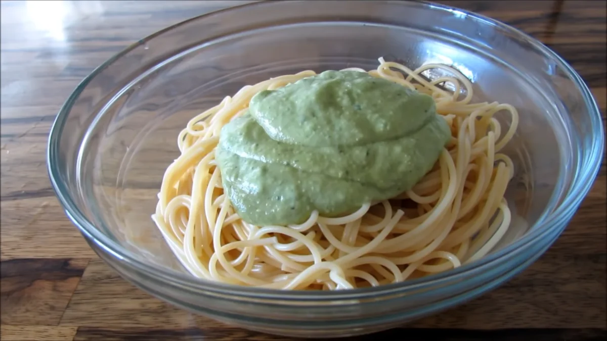 Combine the Pesto and Spaghetti