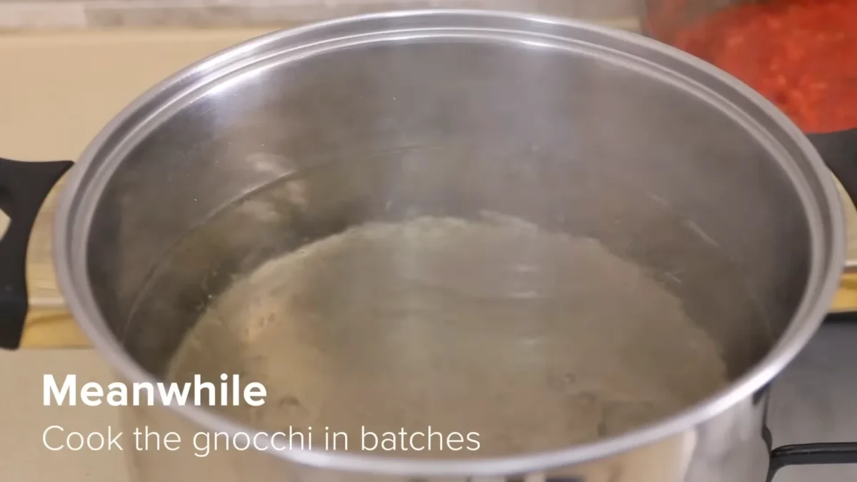 Gnocchi with tomato sauce 3 Cook the Gnocchi