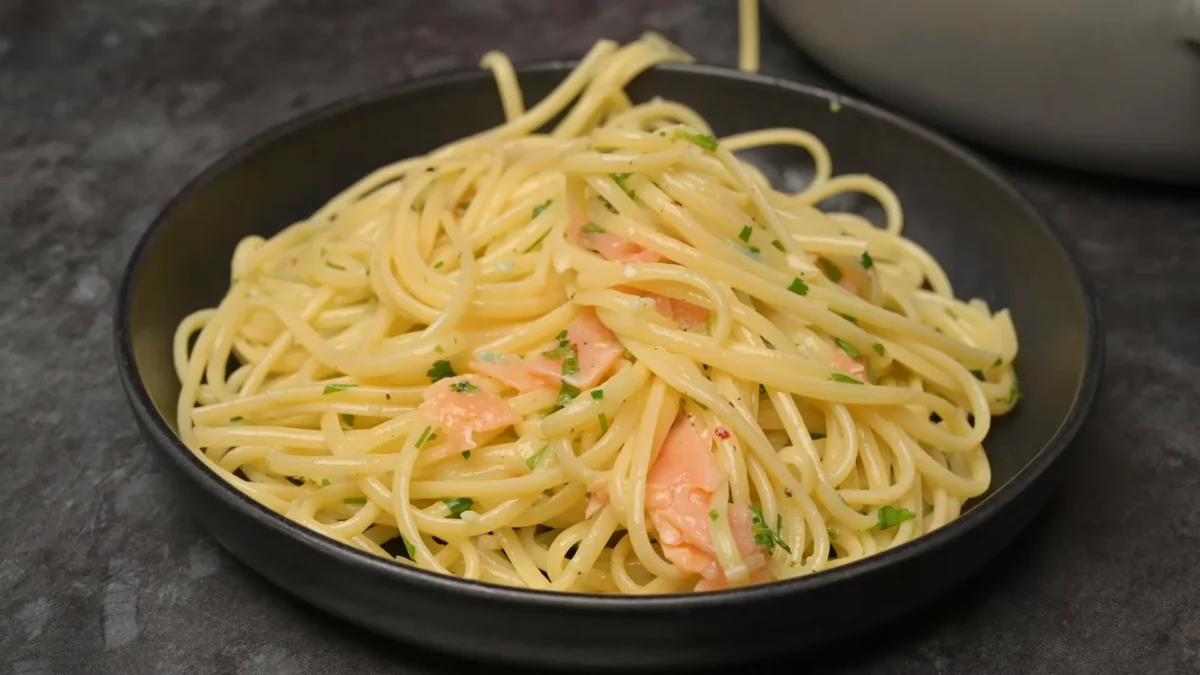 Butter Garlic Spaghetti 2 A plate of butter garlic spaghetti garnished with parsley, showcasing a delicious, creamy pasta dish ready to enjoy.